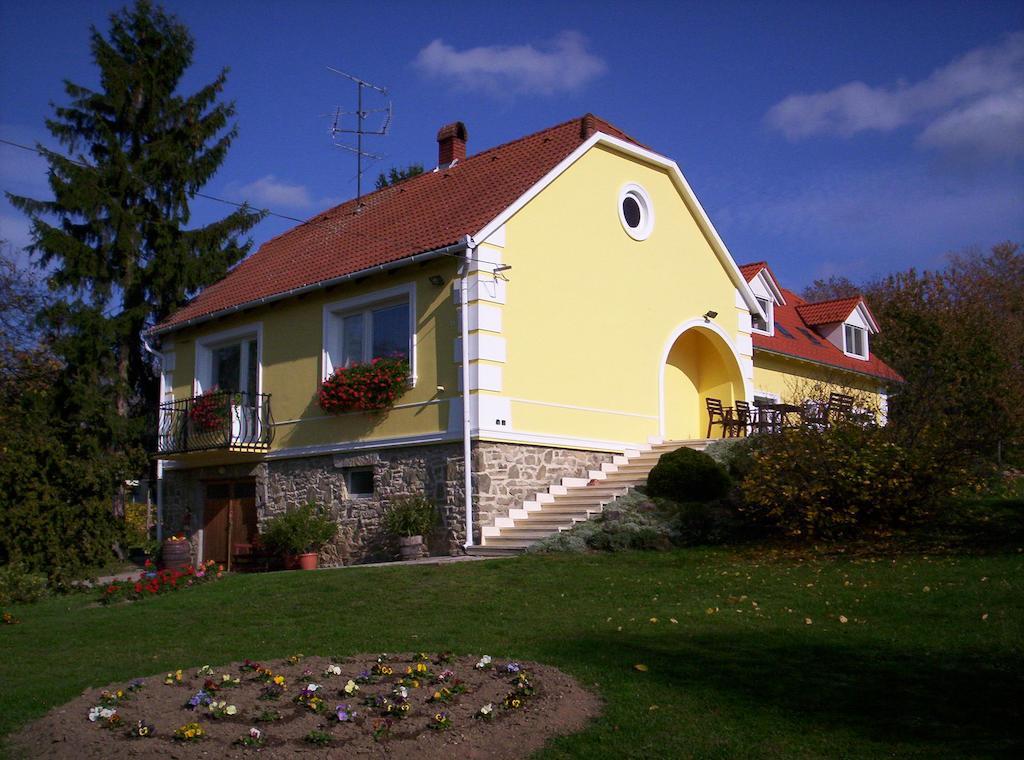 Kondics Apartmanház Sárvár Esterno foto