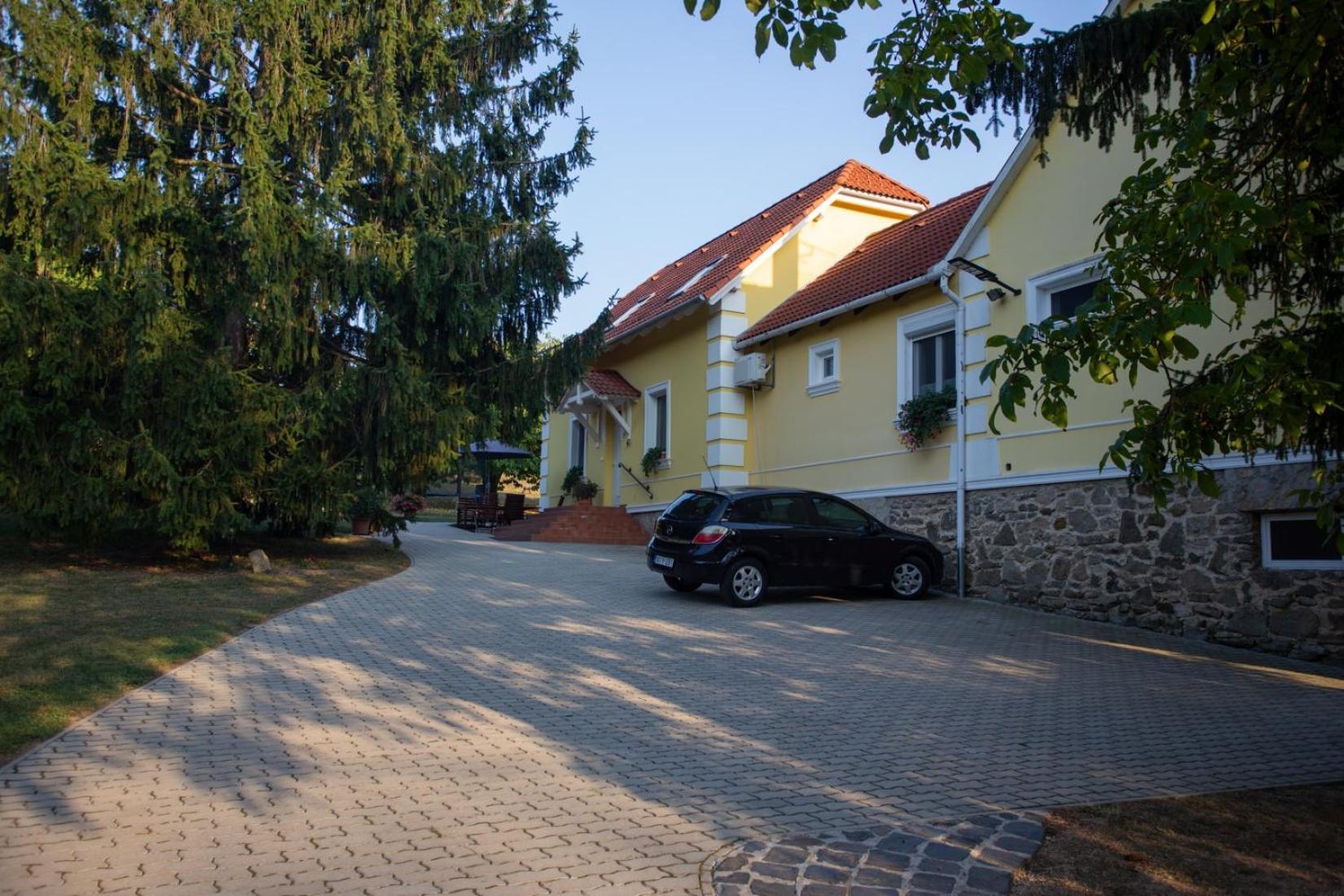 Kondics Apartmanház Sárvár Esterno foto