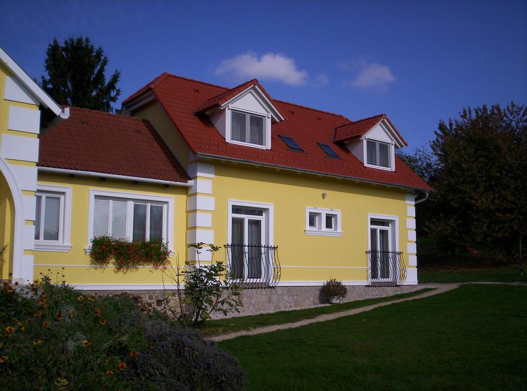 Kondics Apartmanház Sárvár Esterno foto